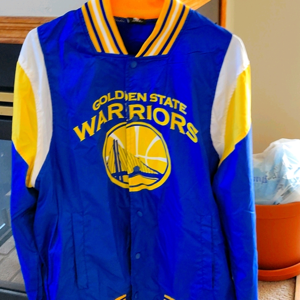 Golden state warriors light weight jacket large.
